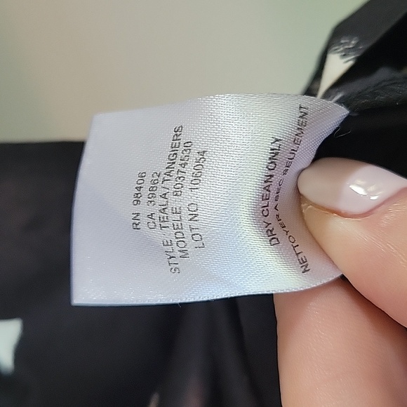 Theory Teala Tangiers Black White Large Circle Graphic‎ print sleeveless Top - Picture 7 of 8